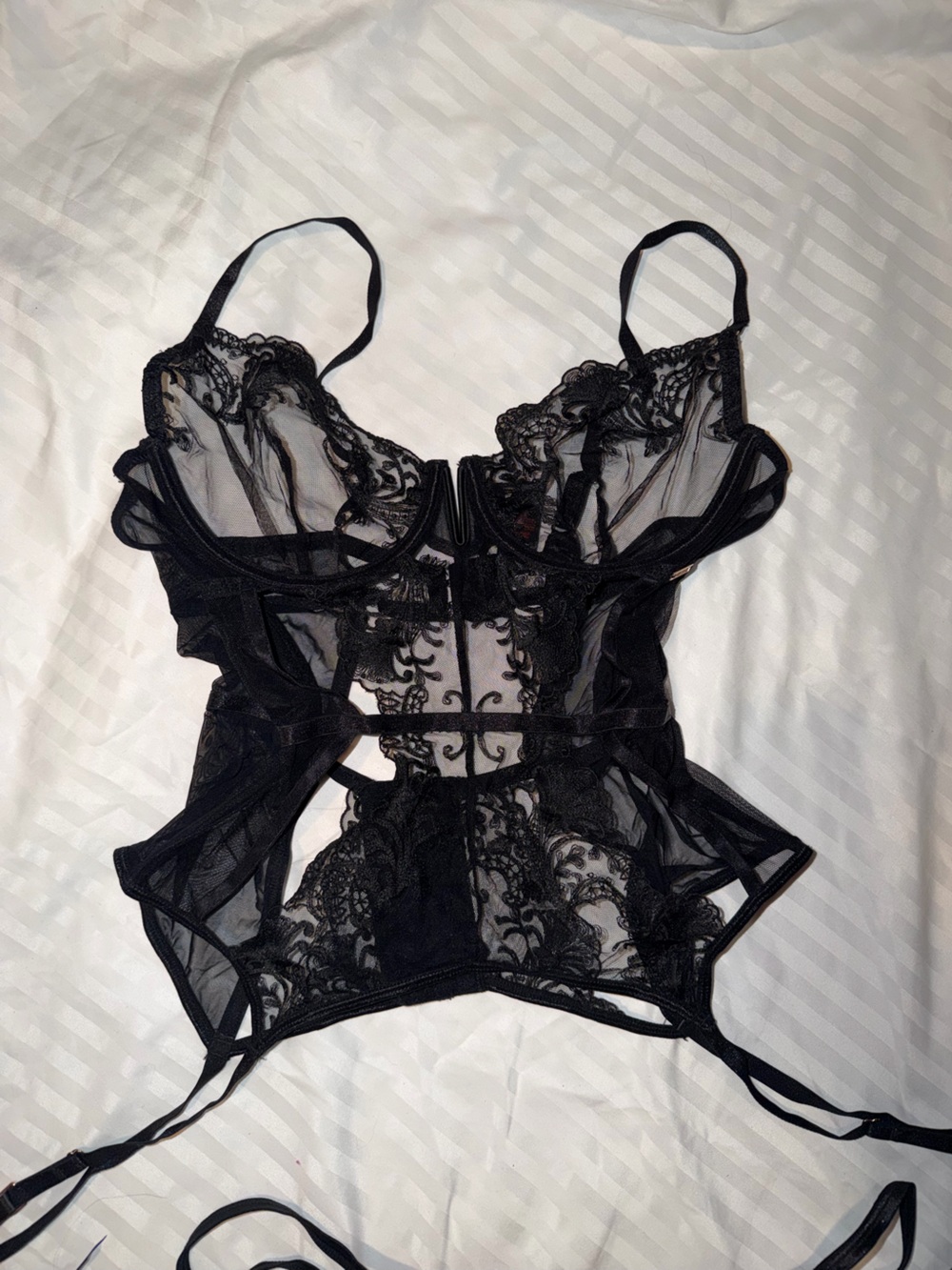 Bluebella Marsielle Wired Basque and Thong Lingerie Set - Picture 3 of 5